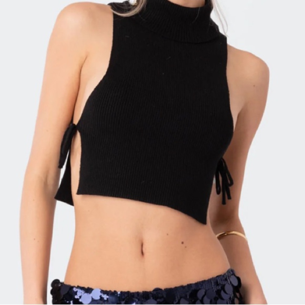 Edikted Knitted Side Lace-Up Top